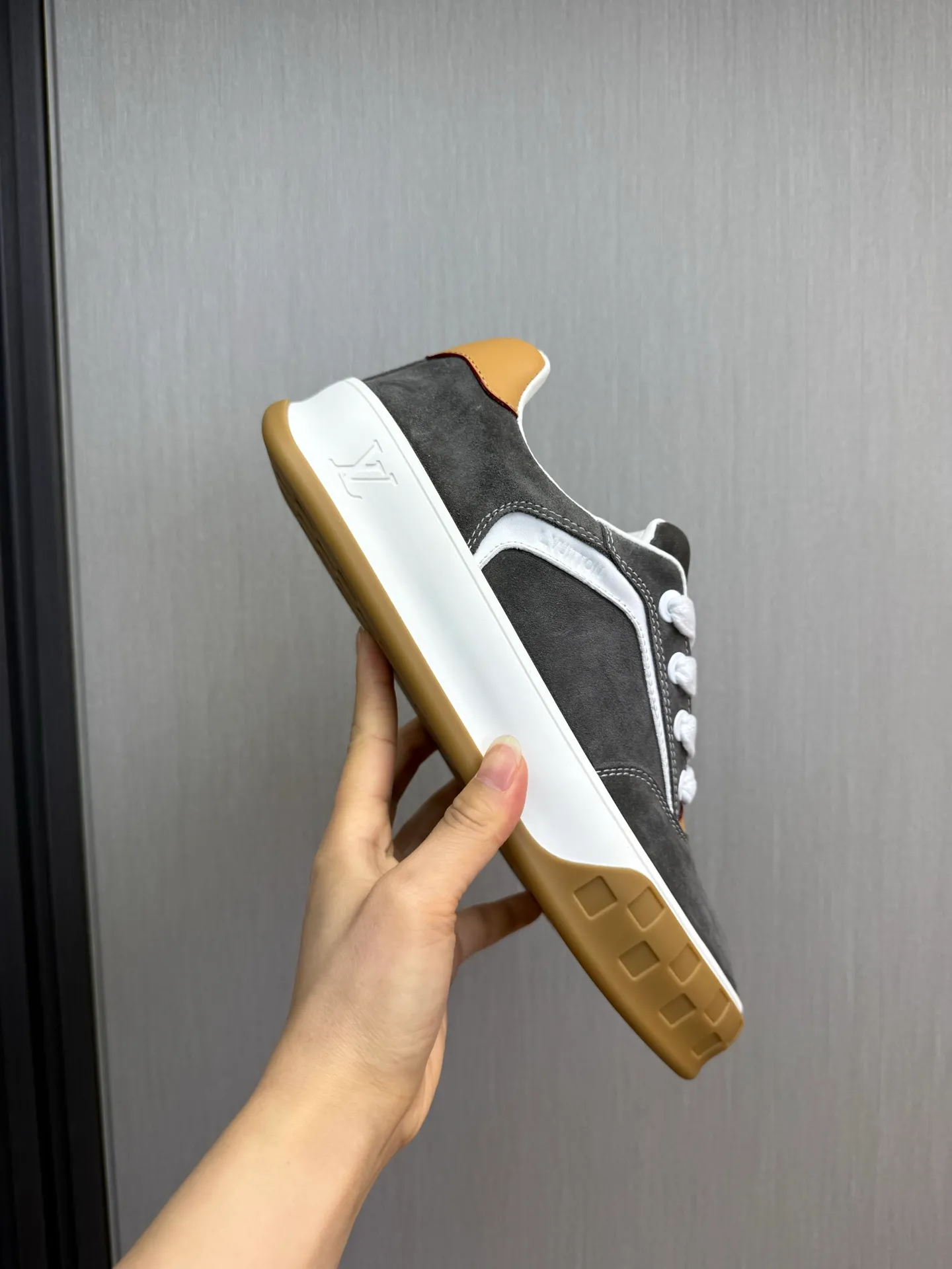 Men's shoes 620💰 Lv. Top purchasing agent🇮🇹 Louis Vuitton, sports sneakers counter synchronization, uppers imported from Italy, high-quality splicing and complex handicrafts, imported mesh pads are soft and comfortable, soles: original factory special soles, TPU exclusive movable molded soles super comfortable, original factory single goods, 🔍🔍high quality, you can enter and exit the counter at will, welcome to compare, code number 38-44 (customized 38.45)